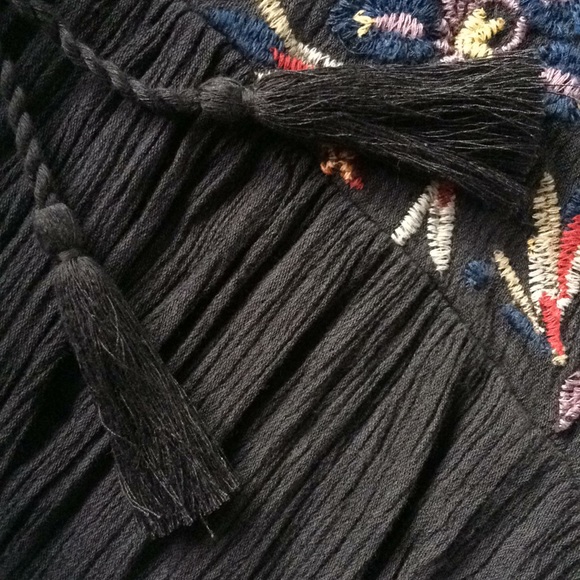 American Eagle Floral Embroidered Peplum Top - Picture 5 of 6